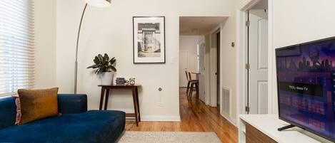 Smart TV, books, stereo