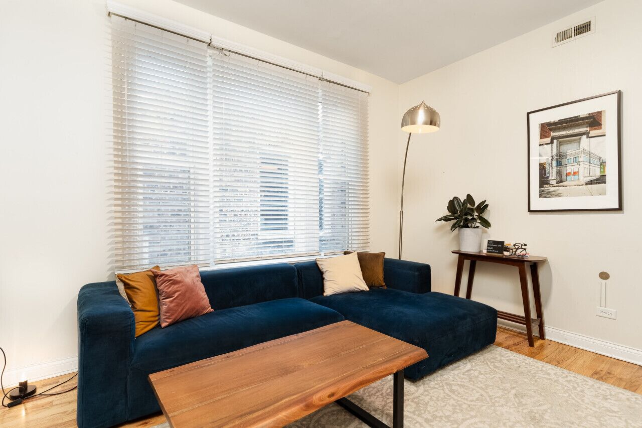 Smart TV, libros y estéreo 