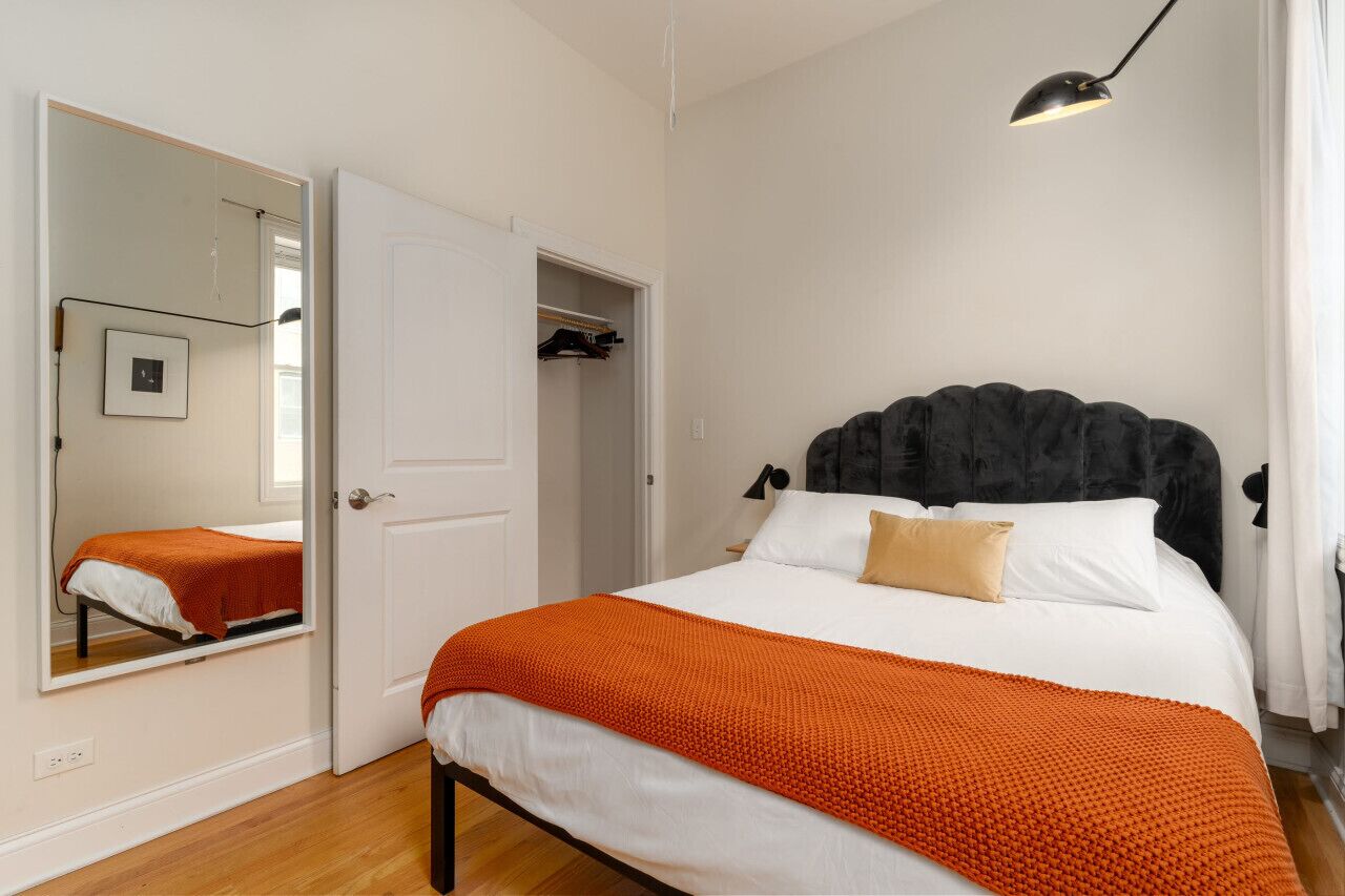 2 slaapkamers, een bureau, een strijkplank/strijkijzer, gratis wifi