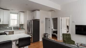 Frigorífic, microones, forn i placa de cuina