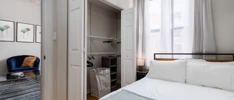 2 soverom, skrivebord, strykejern/-brett og wi-fi (inkludert)