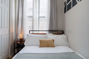 2 soverom, skrivebord, strykejern/-brett og wi-fi (inkludert)