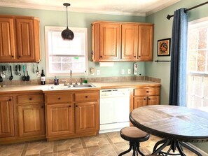 Fridge, microwave, oven, stovetop - Rector Street Retreat. Downtown Bryson City Cottage
 Now booking for 2026! (Bryson City)