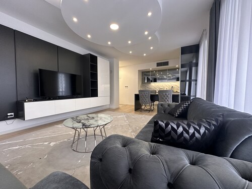 Stylish 2-Bedroom Sarajevo Retreat: Private Baths & Panoramic Views