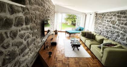 Sky House: Cliff Villa in Kodaikanal. Pet Friendly!