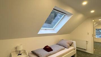 3 bedrooms, free WiFi, bed sheets