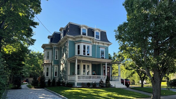 Exterior - The Inn at Newton Highlands Loft 
1-bed, 1-bath luxury apartment (Newton)