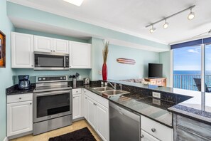 Fridge, microwave, oven, stovetop - June 12 - 19th open! Great views and location! (Panama City Beach)