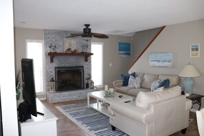 Smart TV, DVD player, books - Charming beach house steps from the beach in the quiet community of Ocean Grove! (North Myrtle Beach)