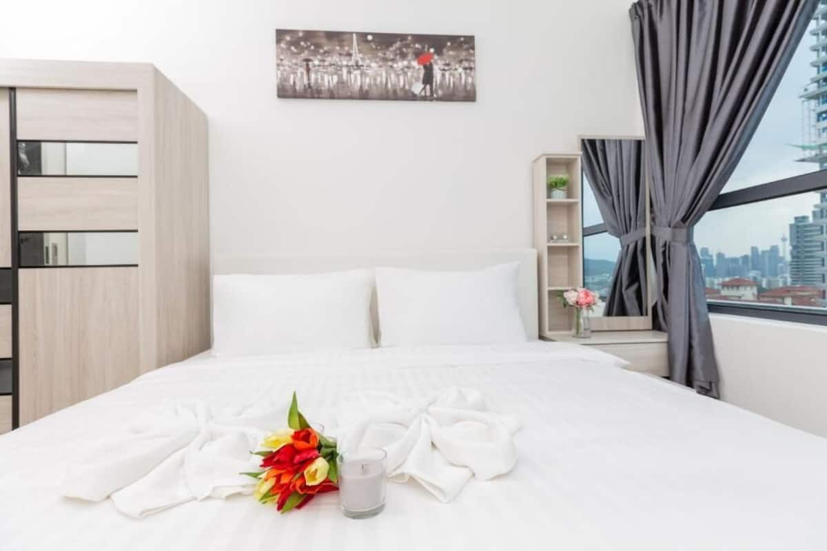 Deluxe Apartment | Blackout drapes, iron/ironing board, WiFi (free)