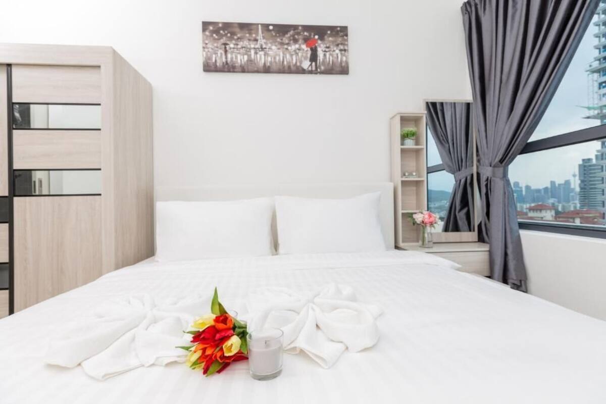 Deluxe Apartment | Blackout curtains, iron/ironing board, free WiFi