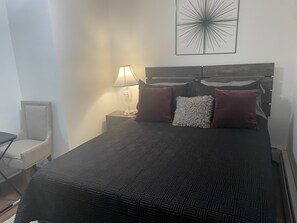 2 chambres, bureau, fer et planche à repasser, accès au Wi-Fi (inclus)