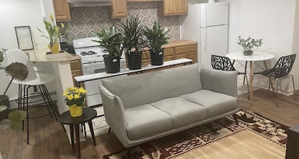 Lovely Cozy 2 Bedroom Apartment