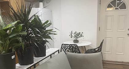 Lovely Cozy 2 Bedroom Apartment