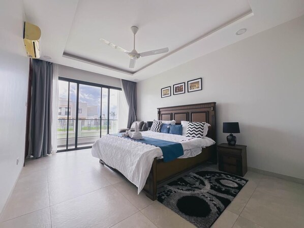 3 habitaciones, tabla de planchar con plancha, wifi y ropa de cama 