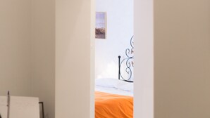 A room with a bed, a desk with a chair, and a window. - 3 DOUBLE ROOMS IN THE CENTER OF ROME! (Roma)