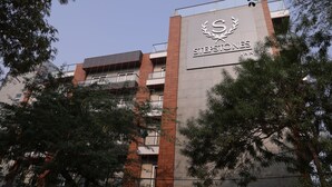 A hotel building with a sign reading "STEPSTONES INN". - Stepstones Hotels and Inn (Gurugram)