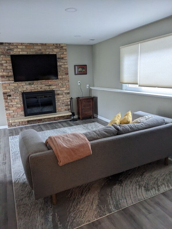 Smart TV, fireplace
