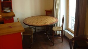 Dining - Charmant 2 Pièces de 40m² en Plein Cœur du Quartier de Belleville (Paris)
