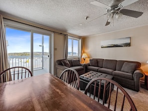 Smart-TV, Videospiele, Tischtennisplatte