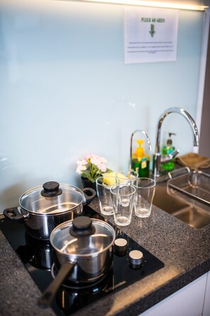 Fridge, microwave, stovetop, dining tables - KLCC EST Bangsar By PSM (Kuala Lumpur)