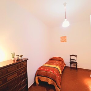 2 slaapkamers, een strijkplank/strijkijzer, wifi, beddengoed