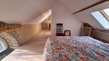 1 bedroom, iron/ironing board, travel cot, bed sheets