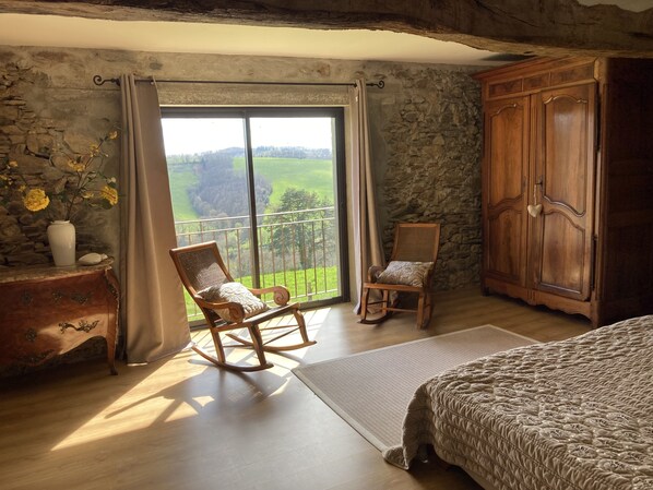 2 chambres, fer et planche Ă repasser, draps fournis