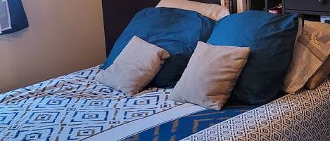 3 chambres, fer et planche à repasser, Wi-Fi gratuit, draps fournis