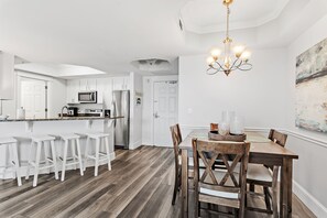 Dining - ~St. Lucia 702~ Sleeps 6 ~ Gulf View~ (Destin)