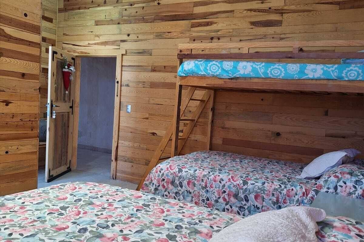 Kamar Double Keluarga | 1 kamar tidur dan dilengkapi dengan perabotan berbeda-beda