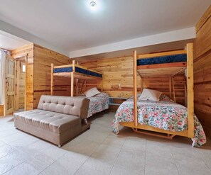 Family Quadruple Room | 1 bilik tidur, dilengkapkan perabot secara berasingan, Wi-fi percuma