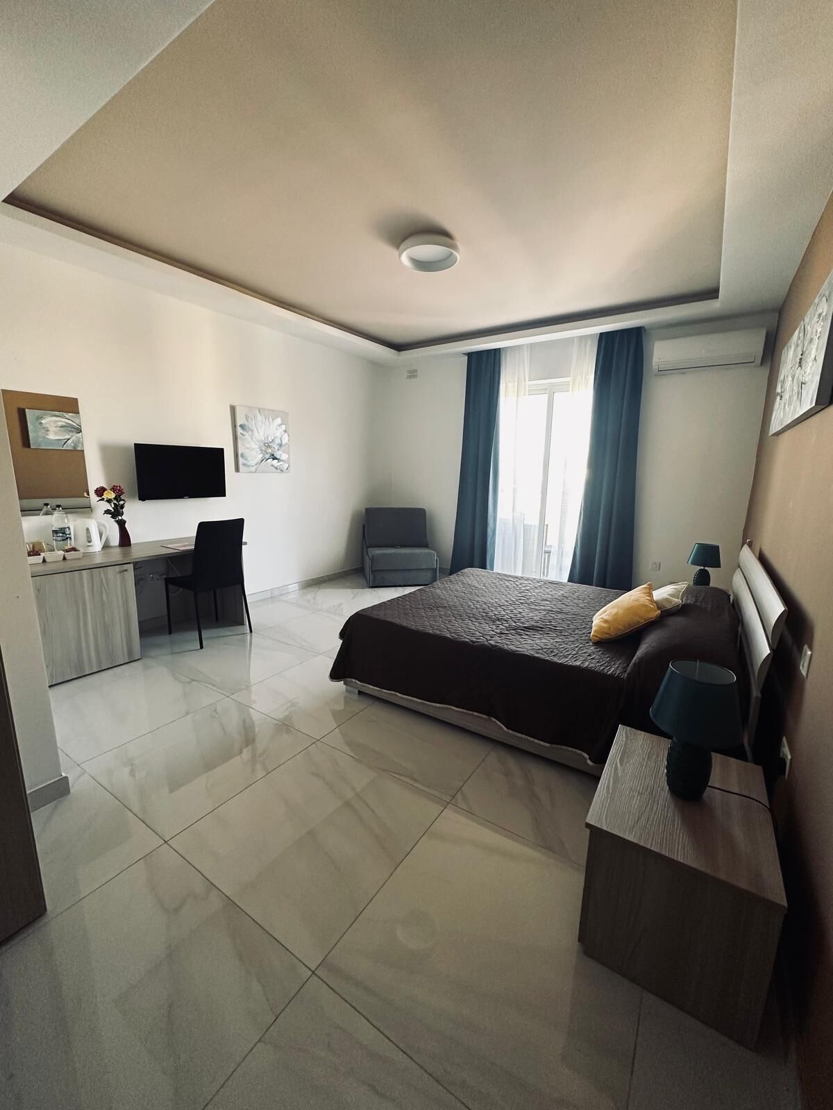 4 Schlafzimmer, Schreibtisch, Verdunkelungsvorhänge