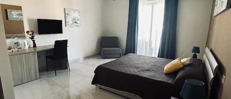 4 dormitorios, escritorio, cortinas opacas