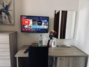 4 chambres, bureau, rideaux d’obscurcissement, fer et planche à repasser