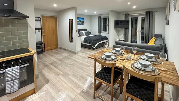 A compact living space with a kitchen, dining area, and a bedroom. - A lovely modern annexe nestled in the village of Guilsfield. (Guilsfield)