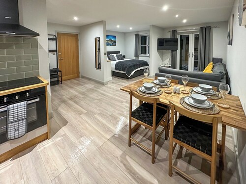 A lovely modern annexe nestled in the village of Guilsfield.