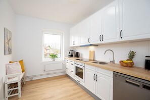 Kühlschrank, Ofen, Herdplatte, Geschirrspüler