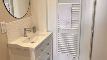 Hair dryer, towels