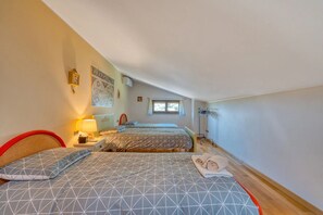 4 chambres, fer et planche à repasser, lit parapluie, Wi-Fi gratuit