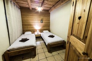 4 habitaciones, tabla de planchar con plancha, cuna de viaje y wifi