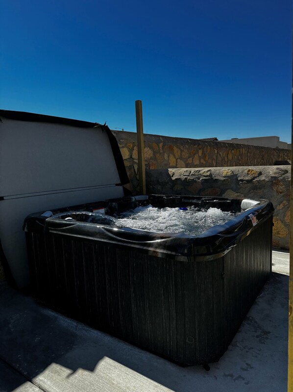 Bain à remous extérieur