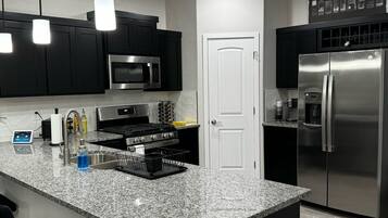 焗爐、爐具、洗碗機、紙手巾