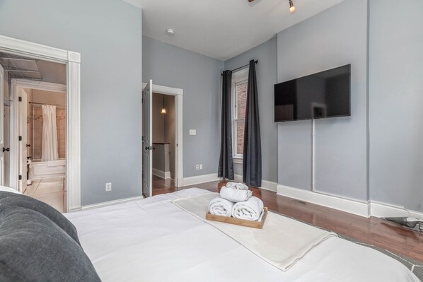 2 chambres, fer et planche à repasser, Wi-Fi, draps fournis