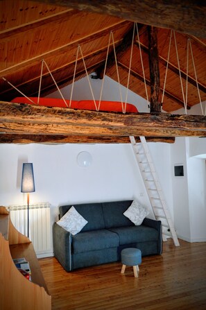 Living area - BEAUTIFUL VIEWS OF LAKE MAGGIORE AND RELAXATION IN A SMALL, CAR-FREE HAMLET (Vignone)