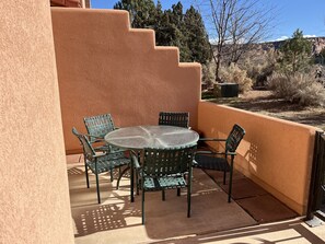 Outdoor dining - Dog Friendly 2B/2Ba Townhome near Moab Golf Course (Moab)