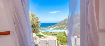 Villa Kardi,  country house with huge private pool 70 sq.m.  and amazing view