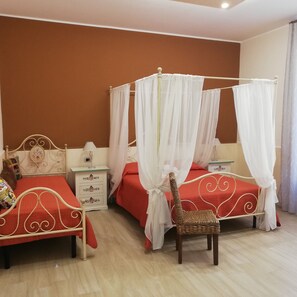 1 habitación, tabla de planchar con plancha, wifi y ropa de cama 