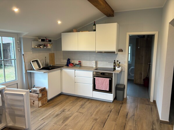 Fridge, oven, stovetop, dishwasher