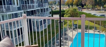Central & Cozy Lakeview condo within walking distance of Lake Memphremagog.